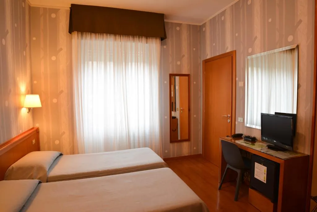 TRIPLE STANDARD Room, Eco Hotel Milano & Bioriso Restaurant, Milan
