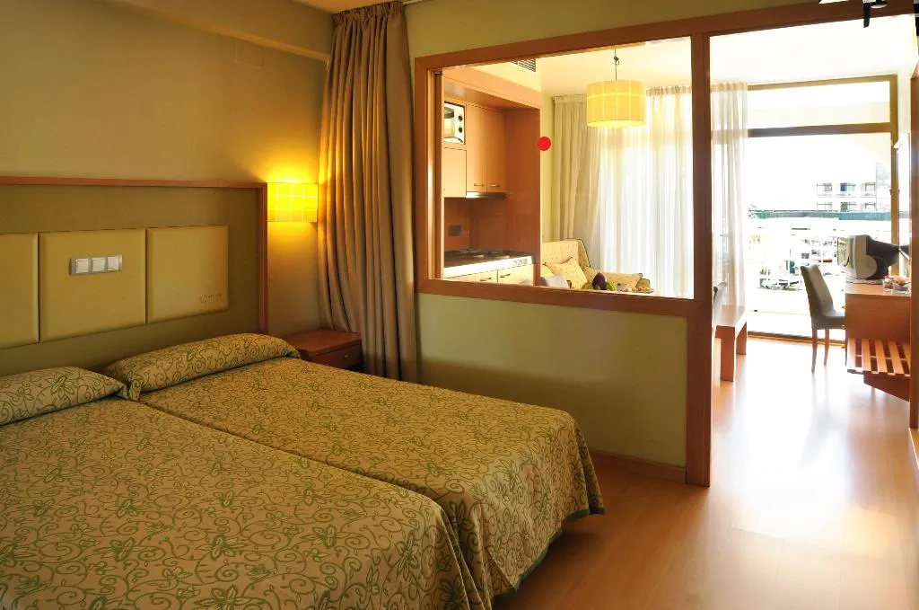 FAMILY ROOM CAPACITY 3 Room, Evenia Olympic Suites, Costa Brava