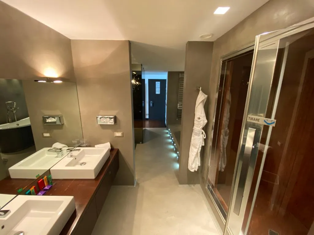 JUNIOR SUITE KING SIZE BED Room, Devero Hotel & Spa, BW Signature Collection, Milan
