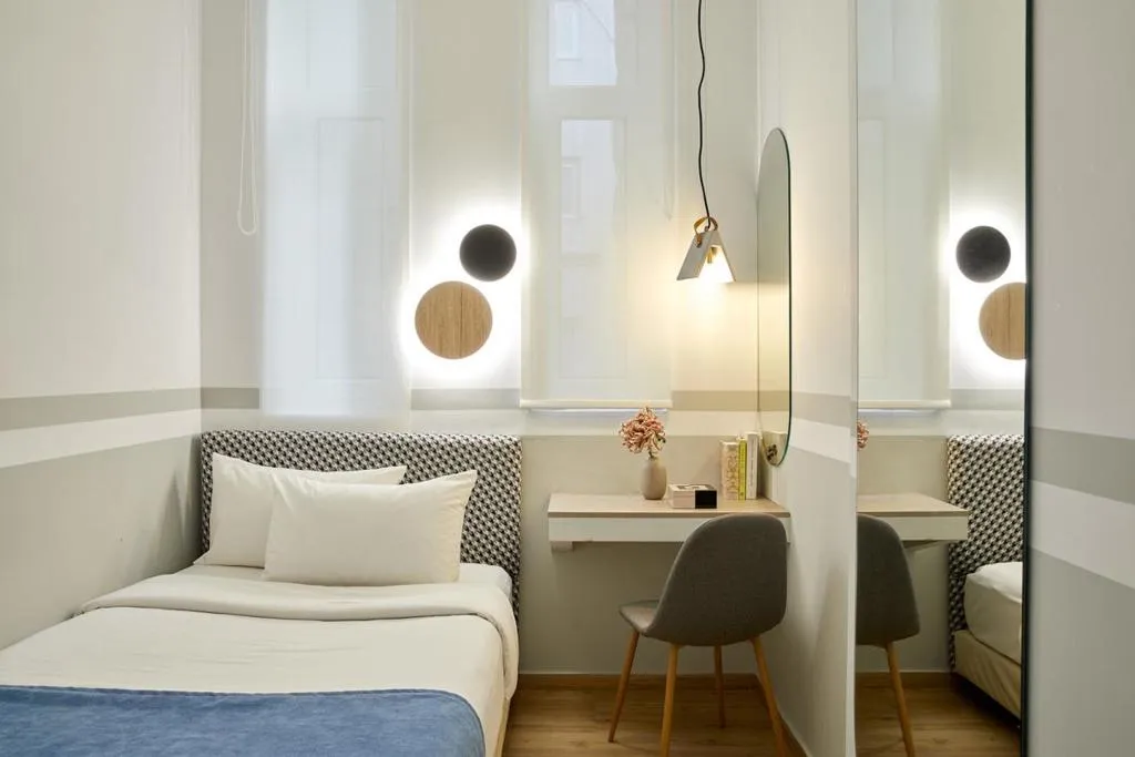 Room, Luxembourg, Halkidiki