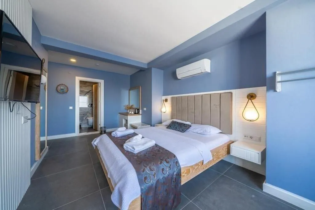 Room, Un Amor Hotel, Dalaman