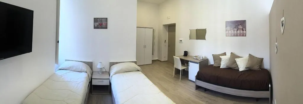 Room, Funikulì Funikulà, Naples