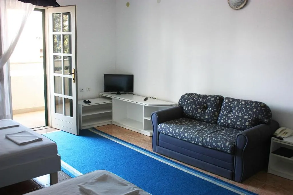 Room, Ivan, Split