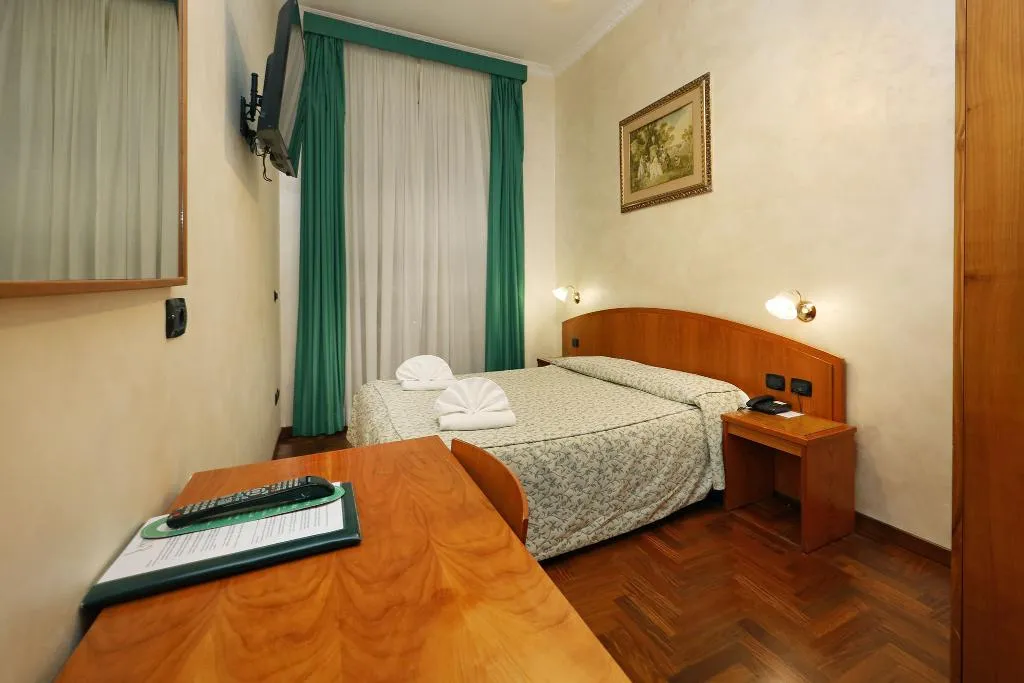 Double or Twin STANDARD Room, Corot, Rome