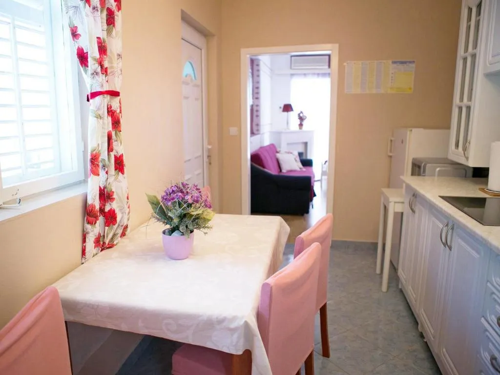 APARTMENT CAPACITY 4 Room, Apartments Bozenka, Split
