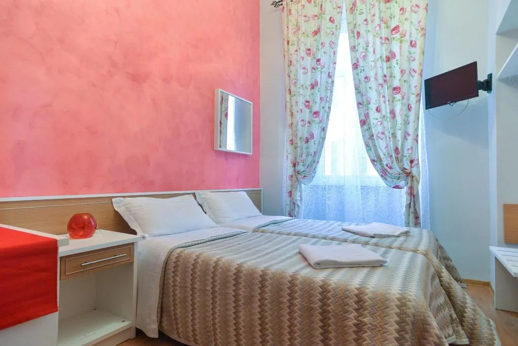 SINGLE STANDARD Room, B & T Rooms Trani, Naples
