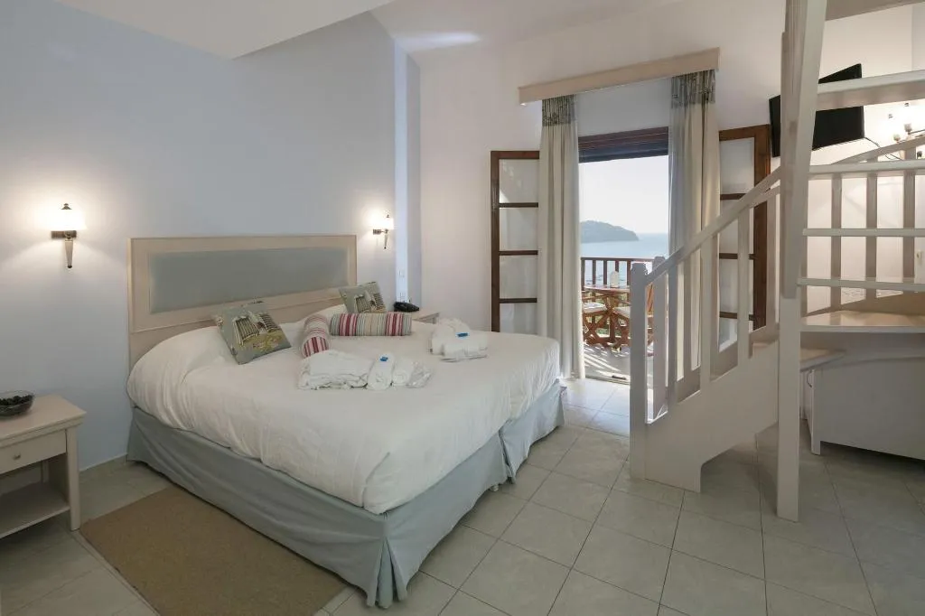 Room, Magic, Skiathos