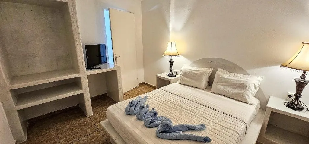 Room, Pleasure Beachside Studios, Santorini