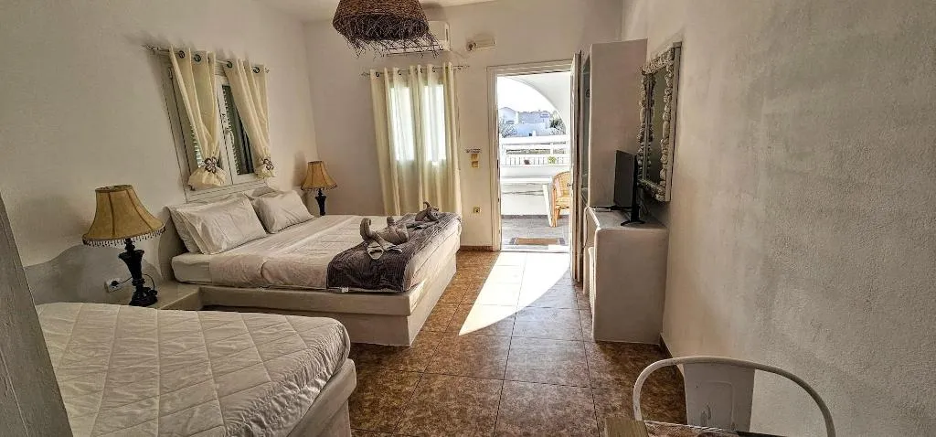 Room, Pleasure Beachside Studios, Santorini