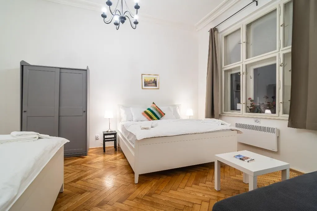 APARTMENT TWO BEDROOMS ONE BATHROOM Room, Royal Road Residence, Prague