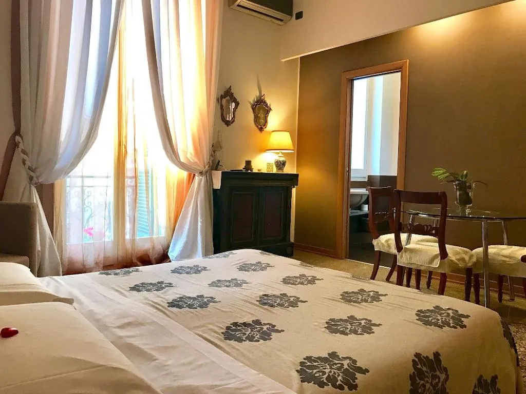 Room, B&B Orsini46, Naples