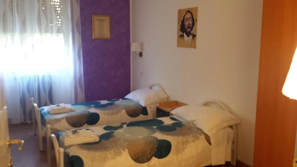 Room, Luci A San Siro, Milan