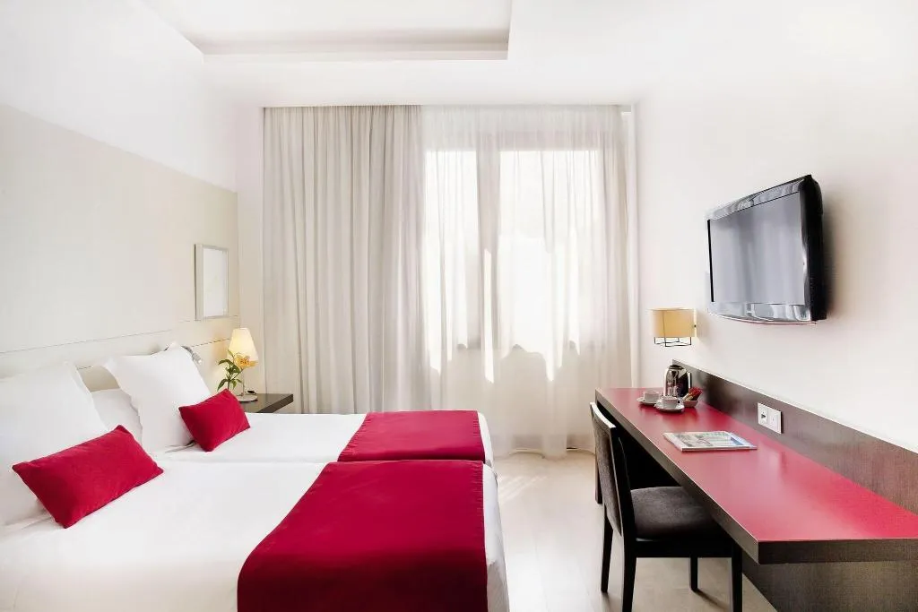 FAMILY ROOM THREE BEDS Room, Grupotel Gran Via 678, Barcelona