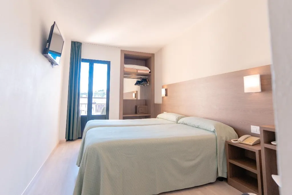 STUDIO STANDARD Room, Aparthotel Loar Ferreries, Menorca