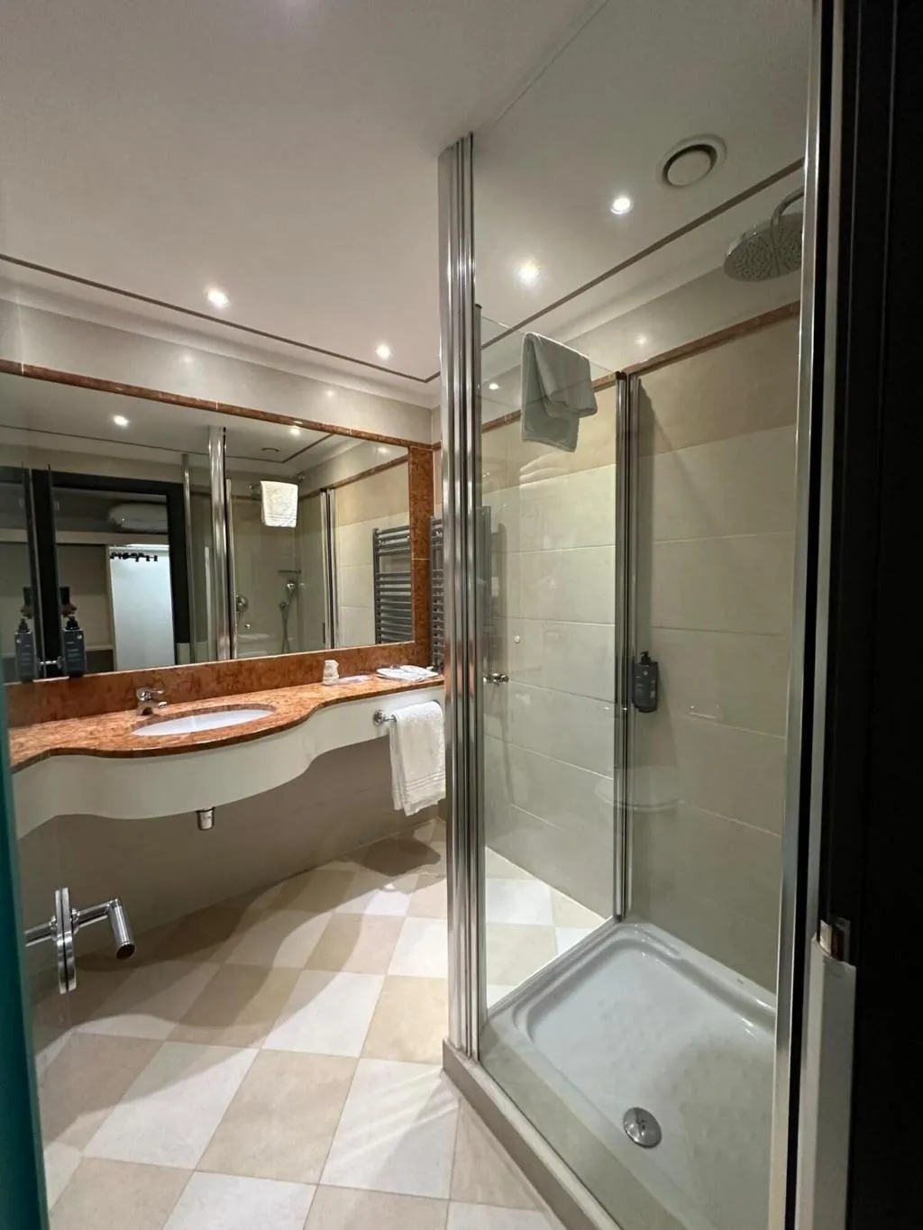 QUADRUPLE KING SIZE BED Room, Cruise, Milan