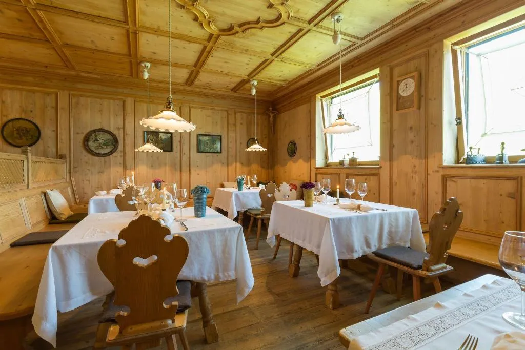 Restaurant, Lac Salin Spa & Mountain Resort, Milan