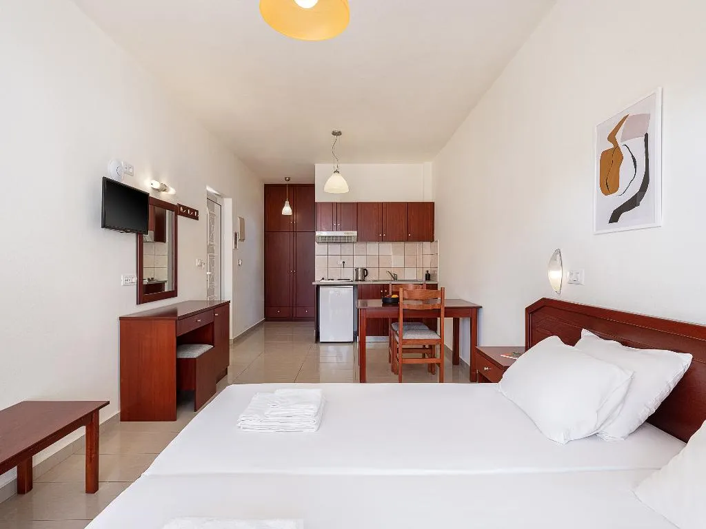 STUDIO DELUXE POOL VIEW Room, Artemis Apartments, Crete