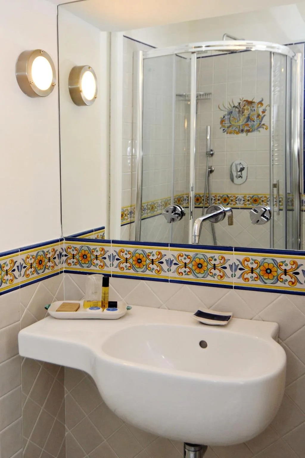 Room, Residenza Luce, Naples