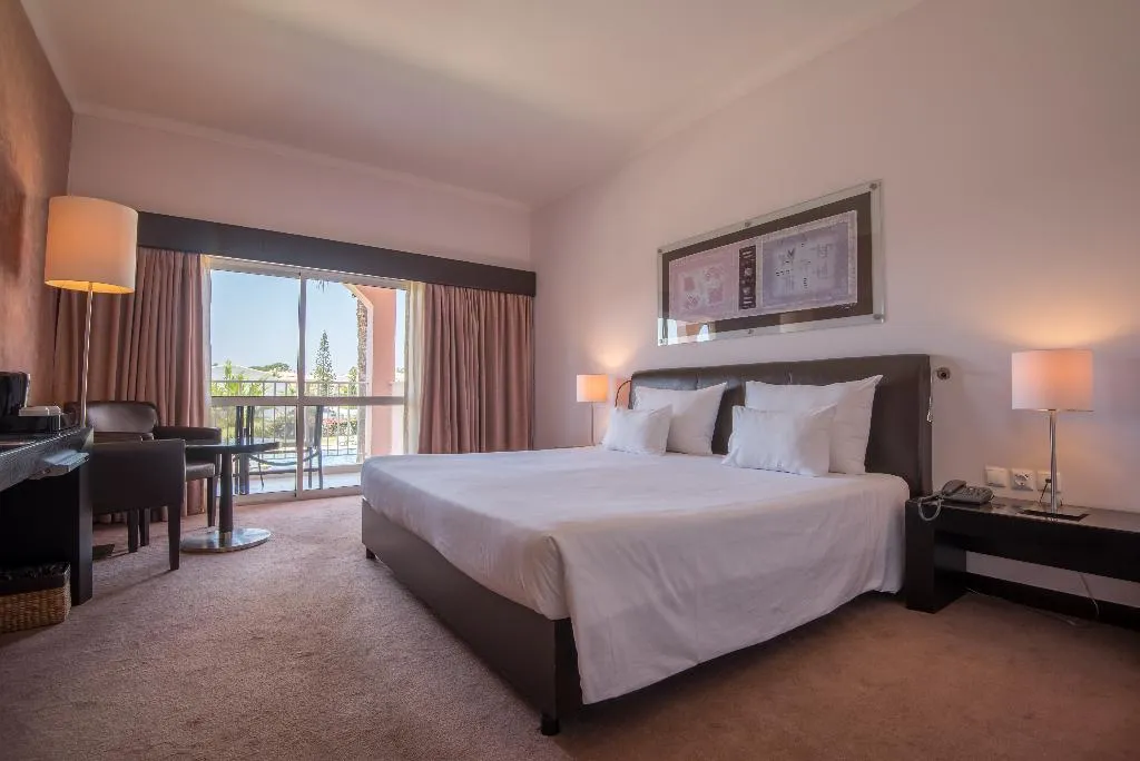 DOUBLE SINGLE USE POOL VIEW Room, Vila Gale Collection Praia, Algarve