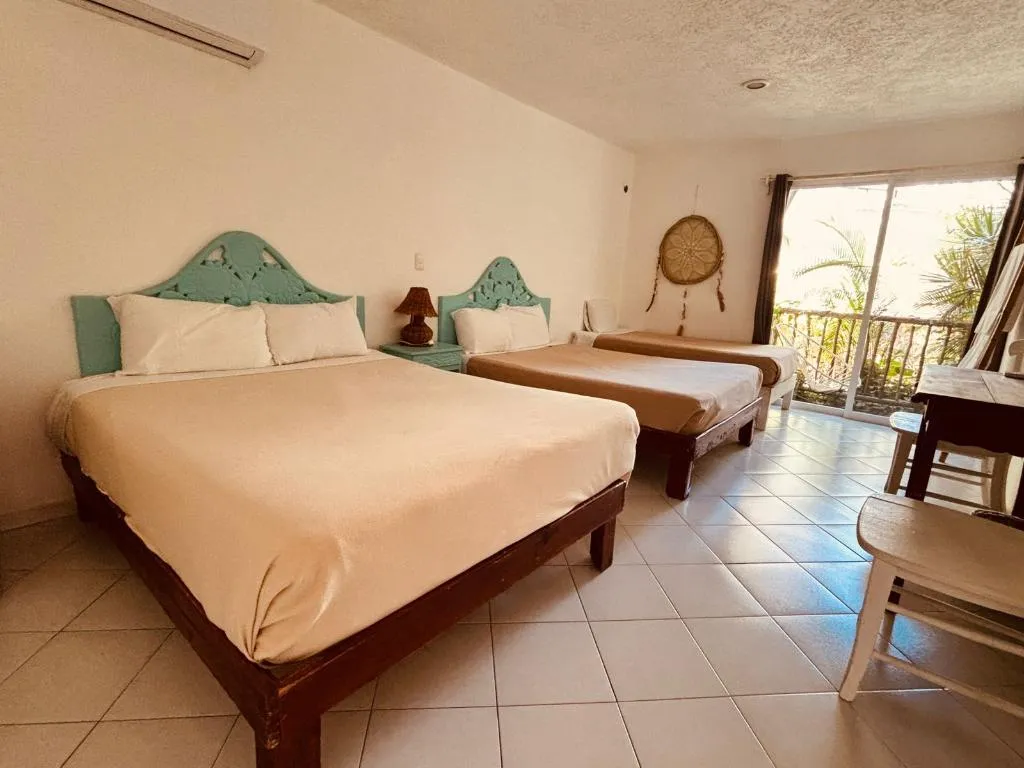 QUADRUPLE WITH DOUBLE BED Room, Hotel El Capitan Tulum, Cancun Area