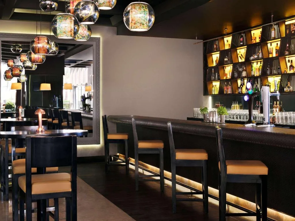 Bar, Movenpick Hotel Jumeirah Beach, Dubai