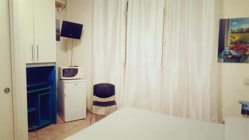 Room, B&B Piazza Ragusa, Naples