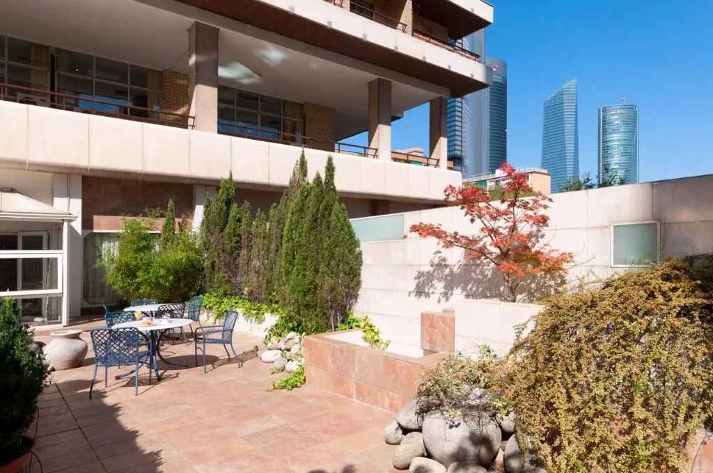 Terrace, Hotel Madrid Chamartín Affiliated by Meliá, Madrid