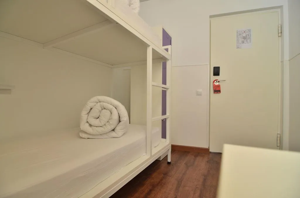 Room, Far Home Bernabeu, Madrid