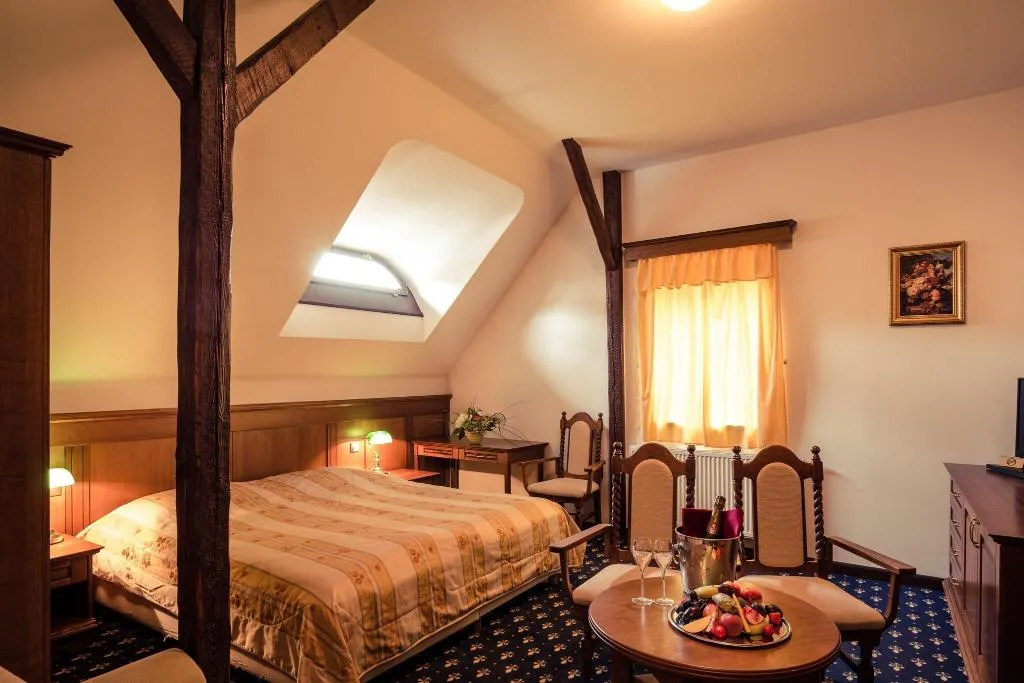 Double or Twin DELUXE RIVER VIEW Room, LH Hotel Gold, Prague