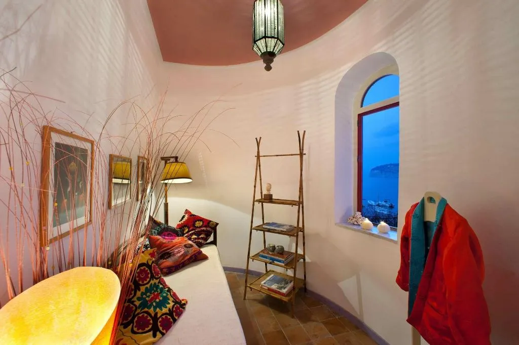 Room, Marina Piccola 73, Naples