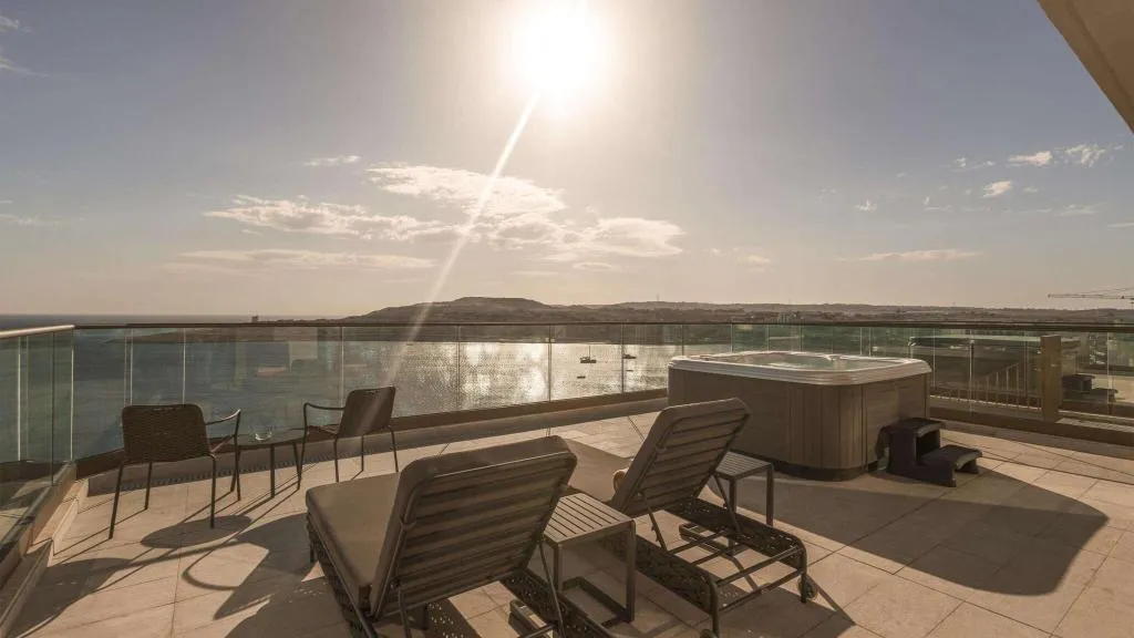 SUITE DELUXE WITH VIEWS Room, Ax Odycy, Malta