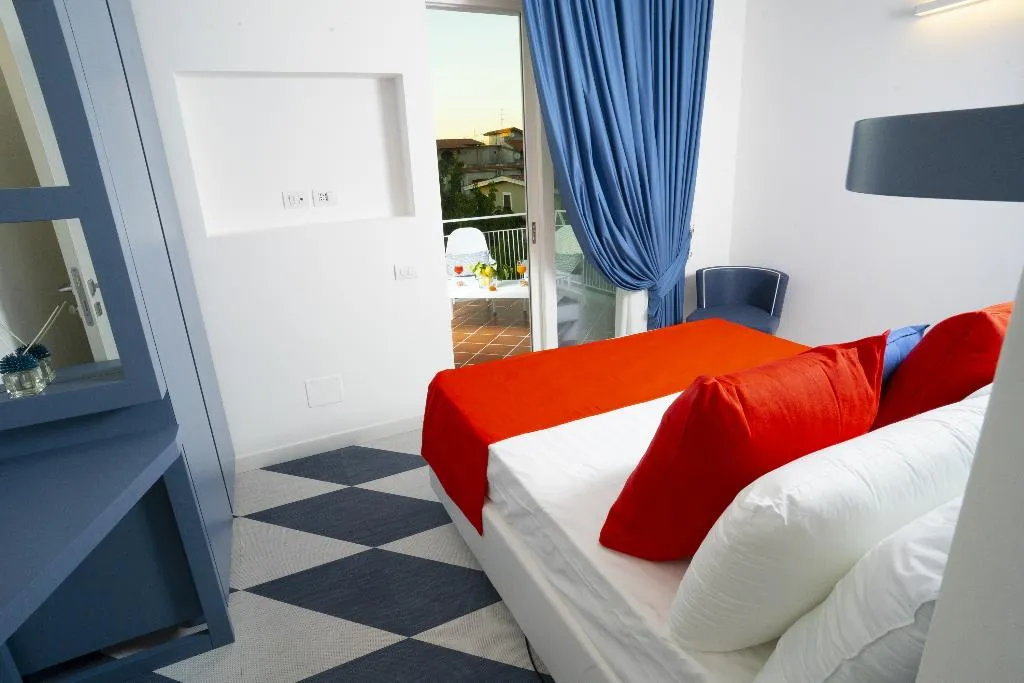DOUBLE DELUXE WITH BALCONY Room, Villa Cettina Boutique Hotel, Naples