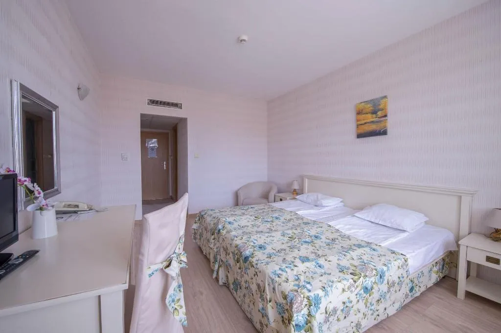 Room, Alekta, Varna