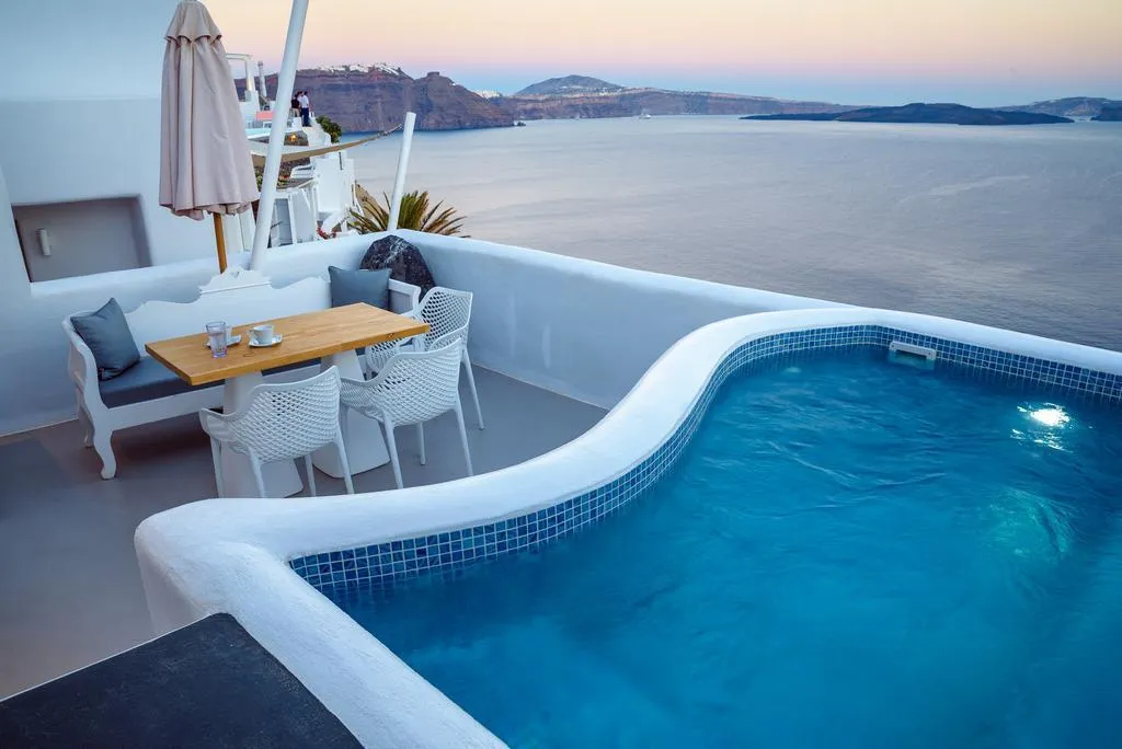 Sports and Entertainment, La Perla Villas and Suites, Santorini