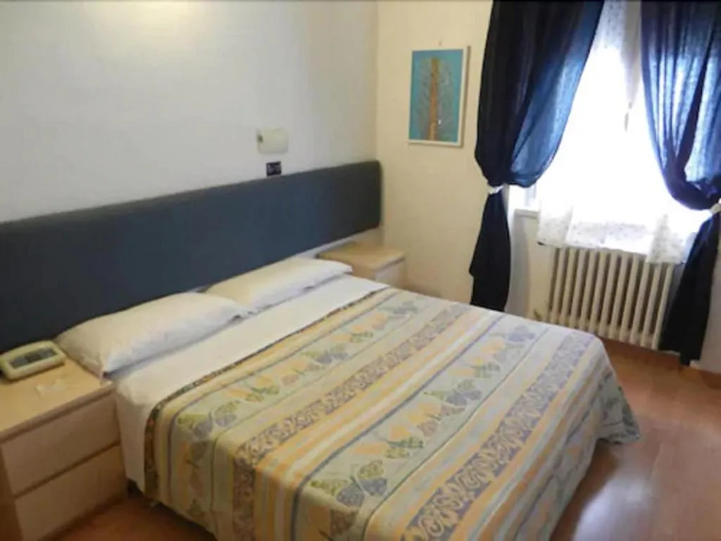 Room, Hotel Paradiso, Perugia