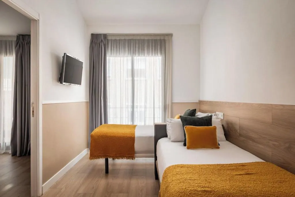 FAMILY ROOM STANDARD Room, House by pillow, Barcelona