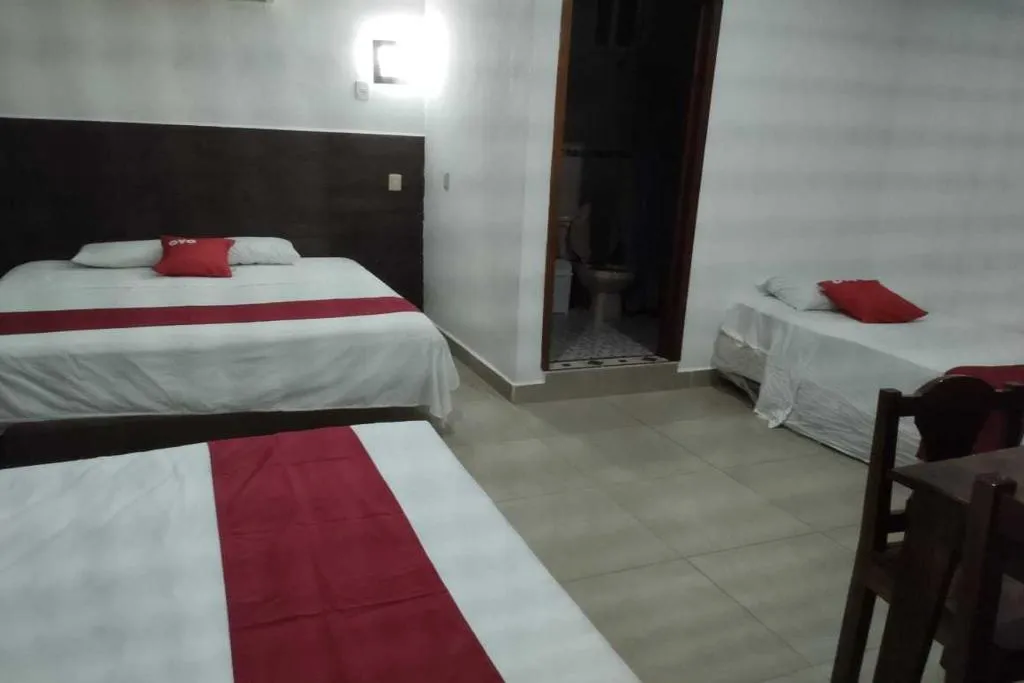FAMILY ROOM THREE BEDS Room, OYO Hotel Palma Real, Cancun Area