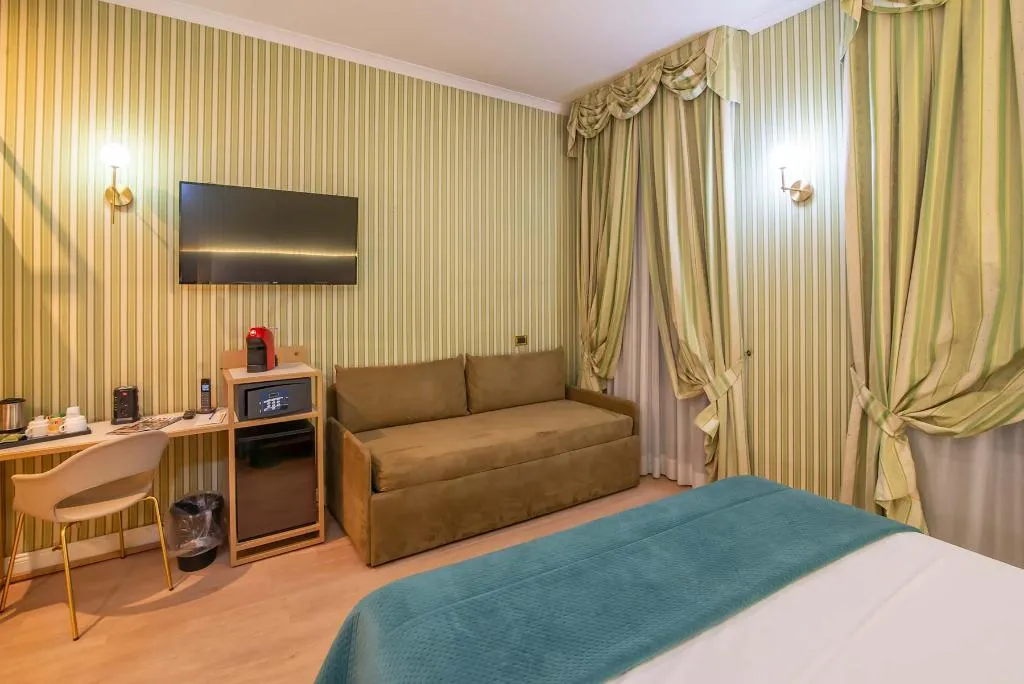 TRIPLE SUPERIOR Room, Gambrinus, Rome