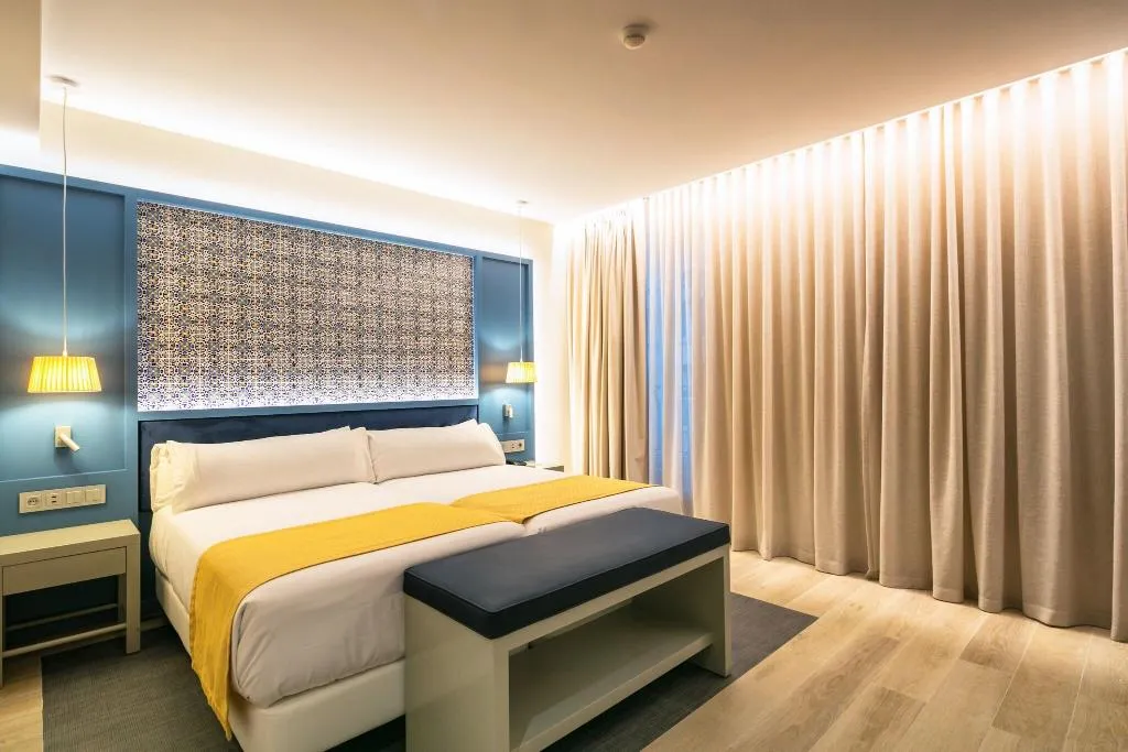 TWIN SUPERIOR Room, Catalonia Porto, Porto