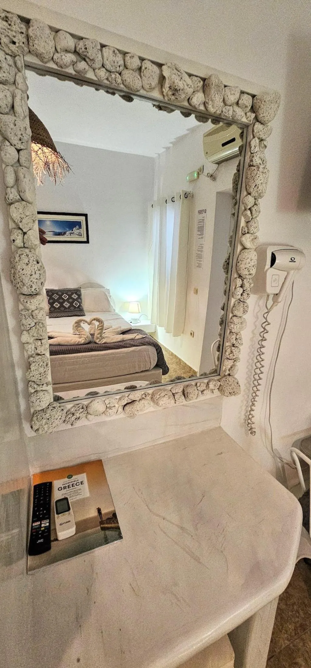 Room, Pleasure Beachside Studios, Santorini