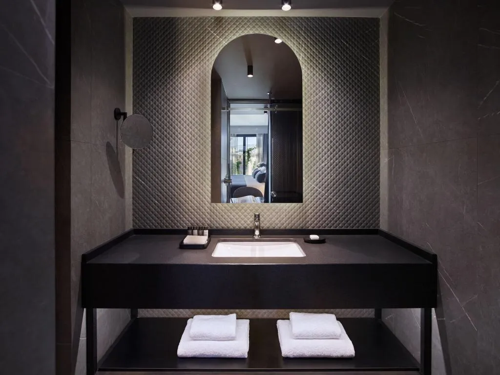 DOUBLE SUPERIOR KING BED Room, Heritage Hill Hotel, Athens