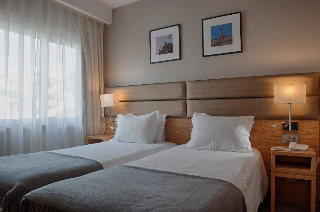 TWIN TWO BEDS Room, Oslo Coimbra, Porto