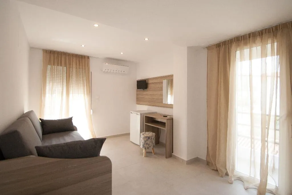 Room CAPACITY 6 Room, Pension Avocado, Skiathos