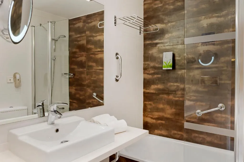 APARTMENT CAPACITY 6 TWO BEDROOMS Room, Los Amigos Beach Club, Costa Del Sol