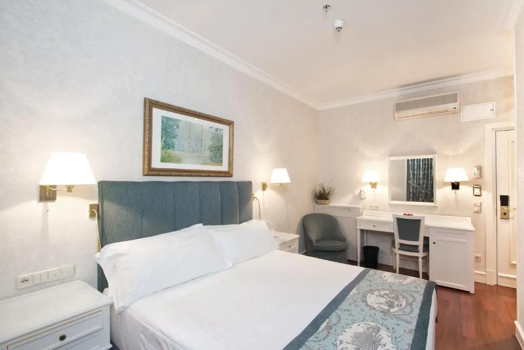 Double or Twin STANDARD Room, Hotel Atlantico, Madrid