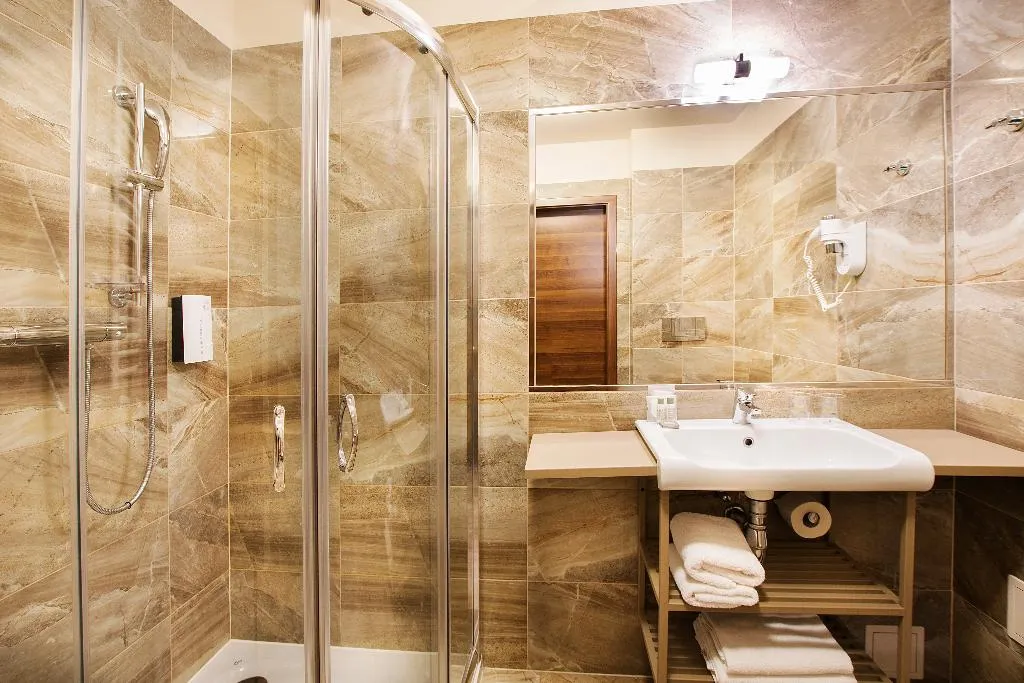Double or Twin DELUXE Room, Golden Tulip Krakow City Center, Krakow