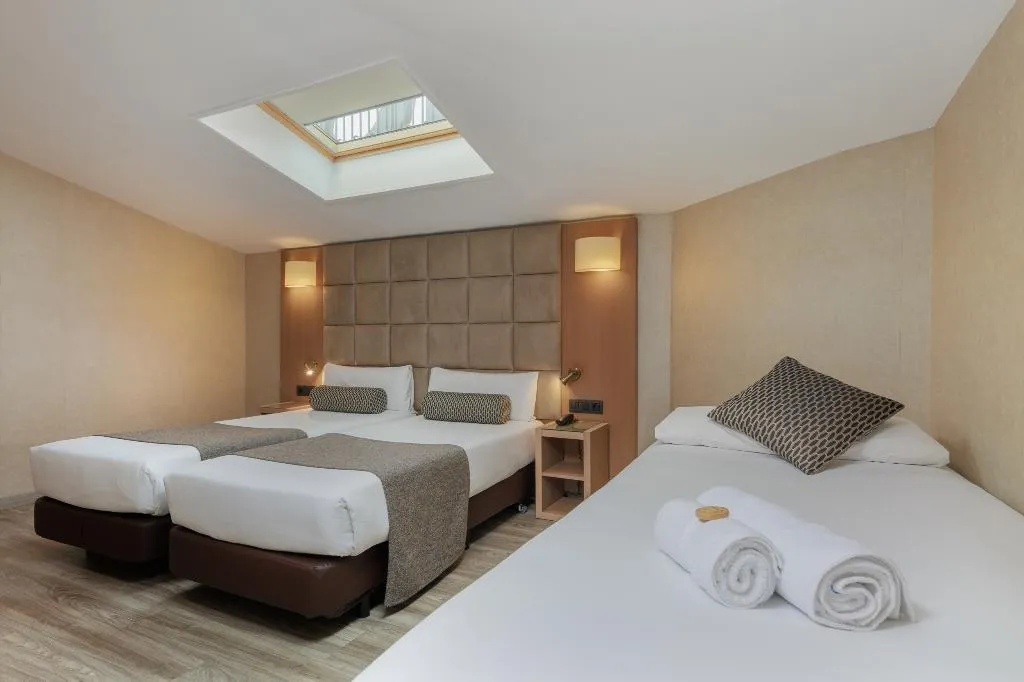 TRIPLE STANDARD Room, Suizo, Barcelona