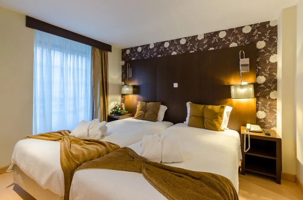 TRIPLE STANDARD Room, Hotel Duas Nacoes, Lisbon