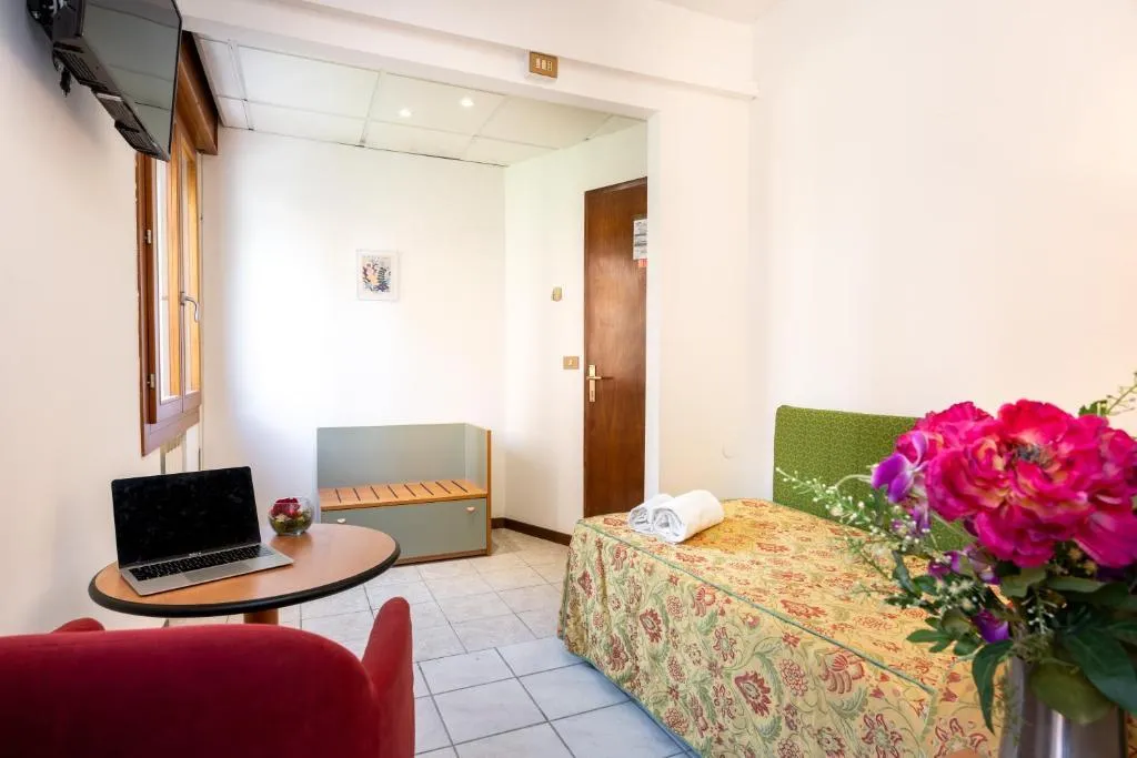 SINGLE CLASSIC Room, Camelia Rooms Venice, Venice