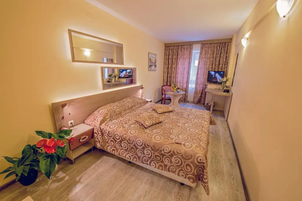 Room, Victoria, Varna